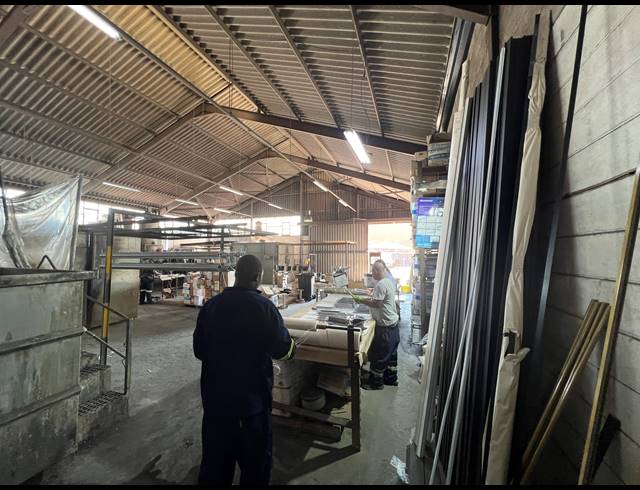 1,400M² WAREHOUSE FOR SALE IN BLACKHEATH INDUSTRIAL